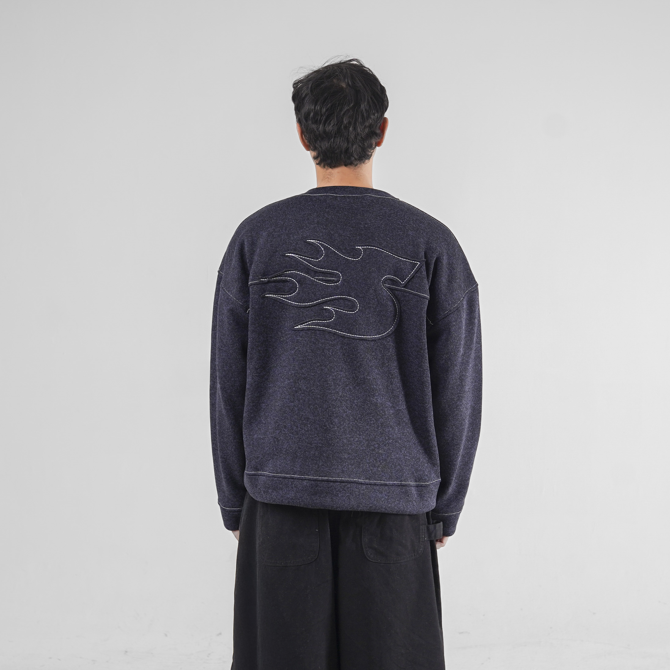 House of Smith Sweater Crewneck Boxy Pria - S Burn Boxy Crewneck Navy - Image 4